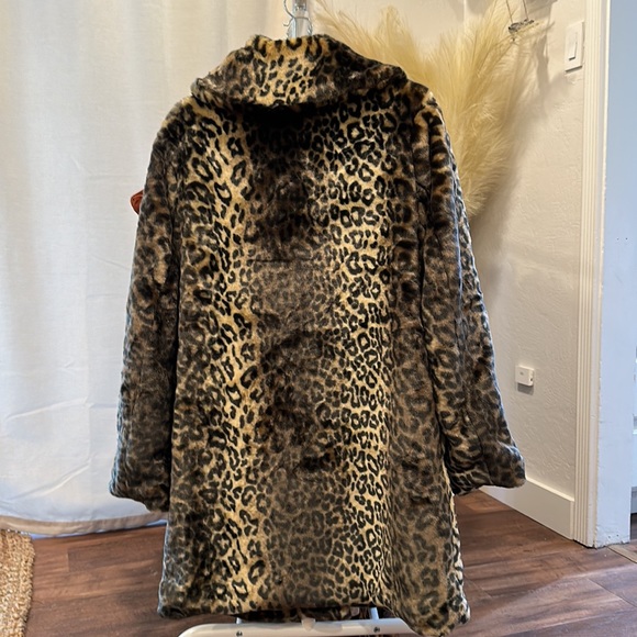 Cheetah Fur Coat - Picture 2 of 3